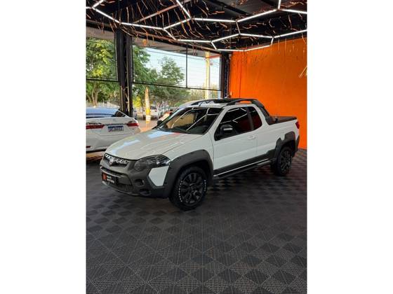 FIAT STRADA 1.8 MPI ADVENTURE CE 16V FLEX 2P MANUAL FIAT STRADA 1.8 MPI ADVENTURE CE 16V FLEX 2P MANUAL